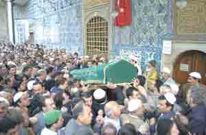Thousands of people went his funeral in 26 October 2001